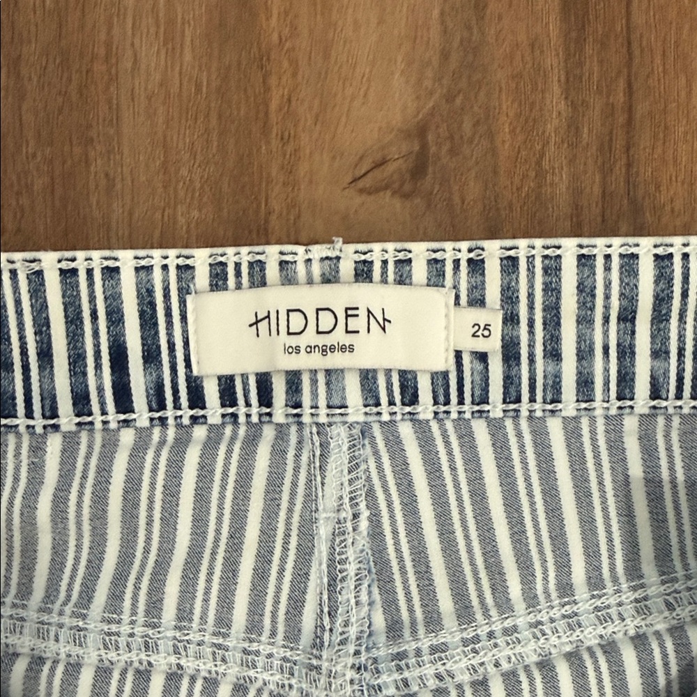 ✨Hidden Jeans✨ Size 25 ✨ - Picture 2 of 4